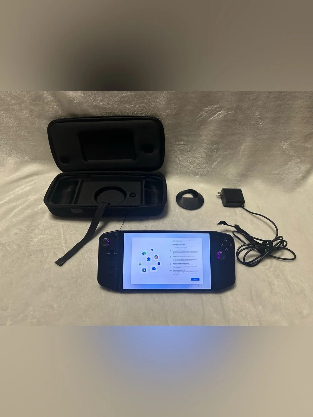 Lenovo Legion Go 1 AMD Ryzen Z1 Extreme Handheld Gaming PC 8.8
